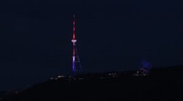 თბილისის ანძა აშშ-ის დროშის ფერებში განათდა