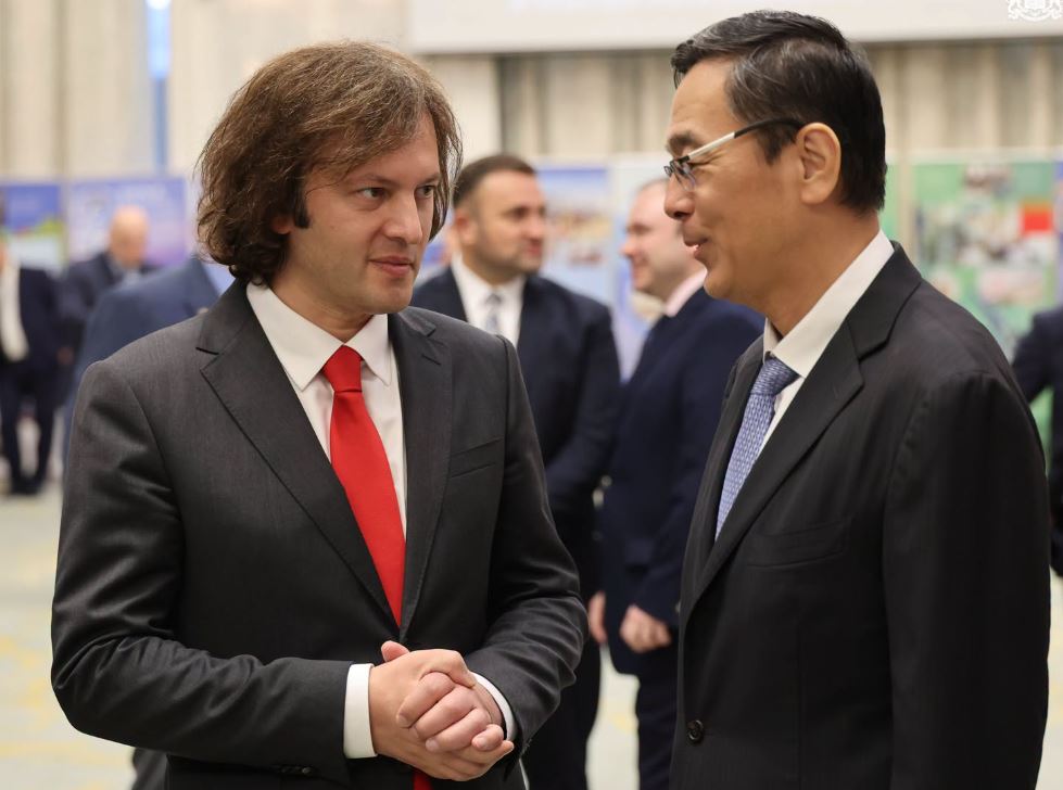ჭოუ ციენი: ბოლო ოთხი წლის განმავლობაში ჩემთვის დიდი პატივი იყო წვლილის შეტანა ჩინეთ-საქართველოს ურთიერთობების სწრაფ განვითარებაში, ეს წარმატება შეუძლებელი იქნებოდა თქვენი მხარდაჭერისა და ერთგულების გარეშე