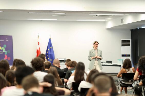 საარჩევნო ადმინისტრაციამ ყვარლის ახალგაზრდული ბანაკის მონაწილეებთან მორიგი შეხვედრა გამართა