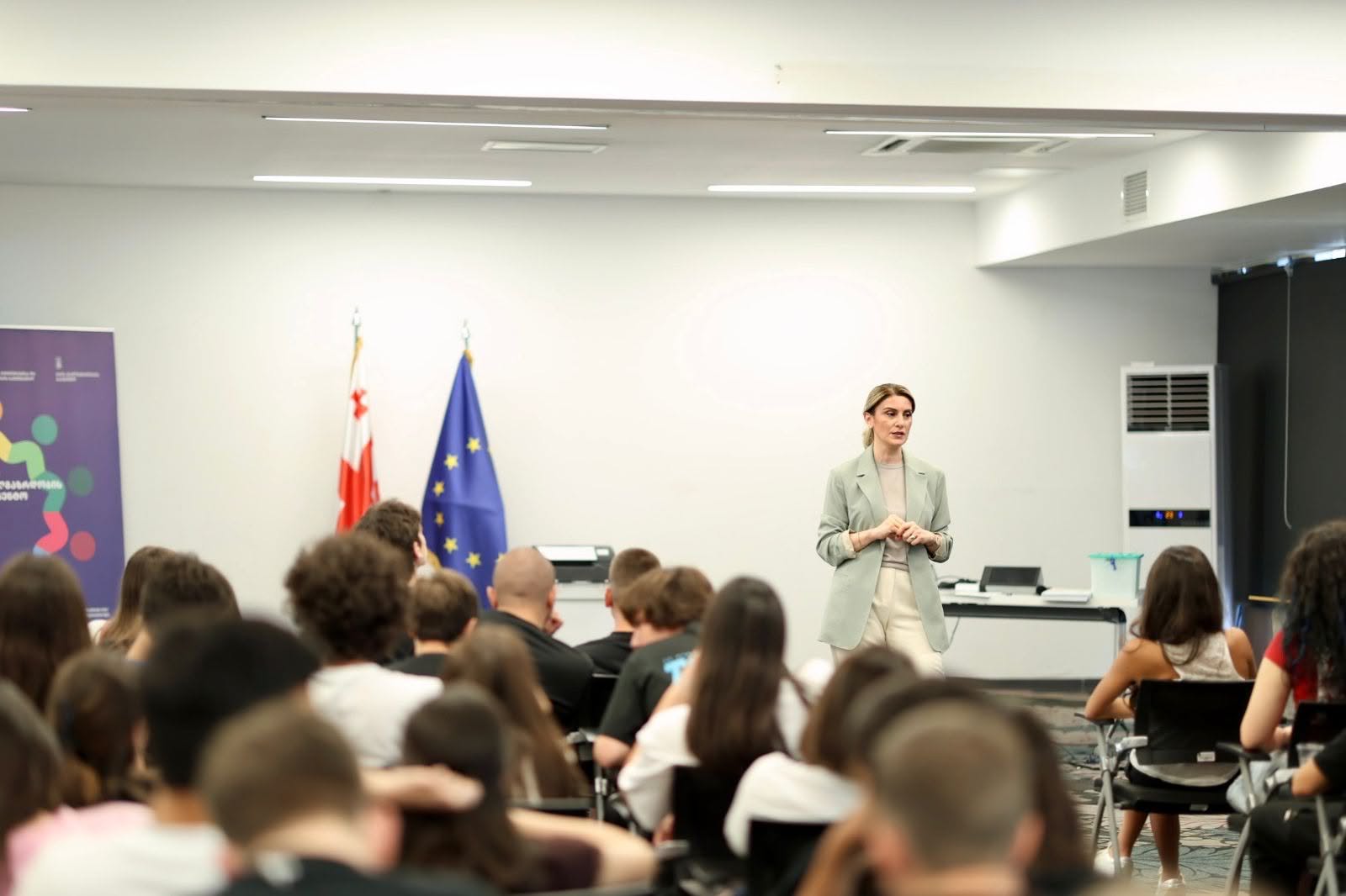 საარჩევნო ადმინისტრაციამ ყვარლის ახალგაზრდული ბანაკის მონაწილეებთან მორიგი შეხვედრა გამართა