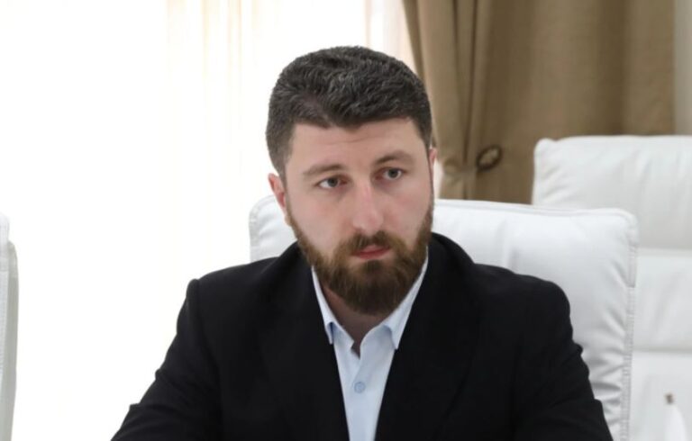 გვჯერა, რომ საკონსტიტუციო სასამართლო მიიღებს სამართლიან გადაწყვეტილებას, რომელიც აკრძალავს კოლექტიურ „ნაცმოძრაობას“ და მათთან მჭიდროდ დაკავშირებულ პარტიებს – არჩილ გორდულაძე