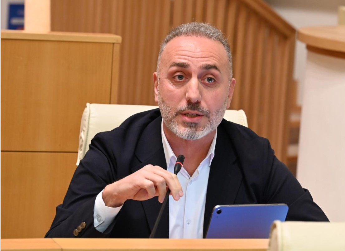 გიორგი შარაშიძე – ღარიბაშვილი საკუთარი ტყავისა და ბედის გადარჩენაზე ფიქრობს, ეს რამდენად სწორად გამოსდის, უშვებს თუ არა შეცდომებს, გამოჩნდება, “ოცნება” ამ ყველაფრით კარგად სარგებლობს